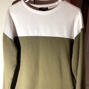 Long sleeved mid-length sweater/tunic